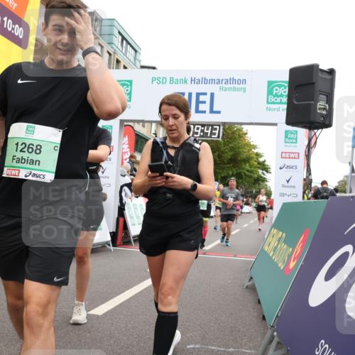 21.09.2025 - PSD Bank Halbmarathon Strokosch-Dieckow http://msf.ph/oto/8928885 21.09.2025 12:09:07 Ziel 1267, 1268, 1729, 1730, 1954, 2643, 3176, 3273, 3274, 3983 meine-sportfotos.de