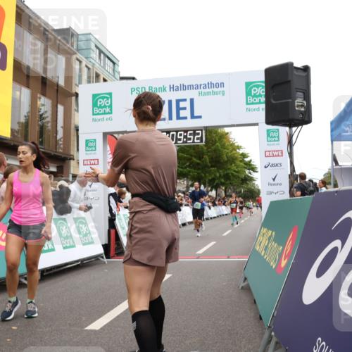 21.09.2025 - PSD Bank Halbmarathon Strokosch-Dieckow http://msf.ph/oto/8928931 21.09.2025 12:09:15 Ziel 1080, 1730, 1954, 2643, 3127, 3176, 3378, 3392, 3983 meine-sportfotos.de