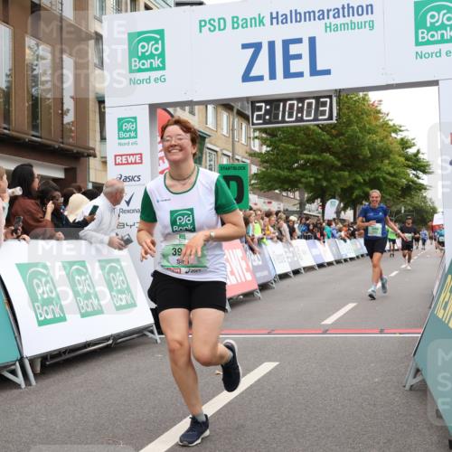 21.09.2025 - PSD Bank Halbmarathon Strokosch-Dieckow http://msf.ph/oto/8928992 21.09.2025 12:09:26 Ziel 1080, 2623, 3008, 3127, 3946 meine-sportfotos.de