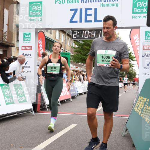 21.09.2025 - PSD Bank Halbmarathon Strokosch-Dieckow http://msf.ph/oto/8929300 21.09.2025 12:10:04 Ziel 1606, 3112, 3203 meine-sportfotos.de
