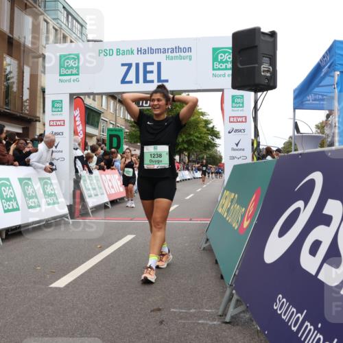 21.09.2025 - PSD Bank Halbmarathon Strokosch-Dieckow http://msf.ph/oto/8929373 21.09.2025 12:10:13 Ziel 1238, 2518, 2764, 3203, 3285 meine-sportfotos.de