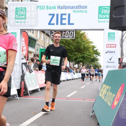 21.09.2025 - PSD Bank Halbmarathon Strokosch-Dieckow http://msf.ph/oto/8929434 21.09.2025 12:10:23 Ziel 2716, 3283, 3471, 3671 meine-sportfotos.de