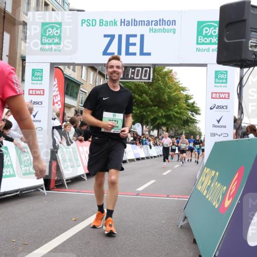 21.09.2025 - PSD Bank Halbmarathon Strokosch-Dieckow http://msf.ph/oto/8929441 21.09.2025 12:10:23 Ziel 2716, 3283, 3471, 3671 meine-sportfotos.de