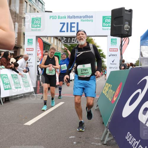 21.09.2025 - PSD Bank Halbmarathon Strokosch-Dieckow http://msf.ph/oto/8929497 21.09.2025 12:10:30 Ziel 1117, 1118, 1120, 2716, 2781, 3119, 3471, 3671, 3711, 3963 meine-sportfotos.de