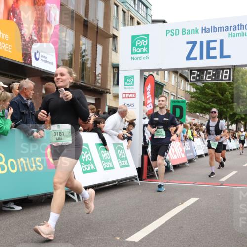 21.09.2025 - PSD Bank Halbmarathon Strokosch-Dieckow http://msf.ph/oto/8929930 21.09.2025 12:11:41 Ziel 1635, 1759, 2754, 2907, 3161, 3249, 3424, 3533 meine-sportfotos.de