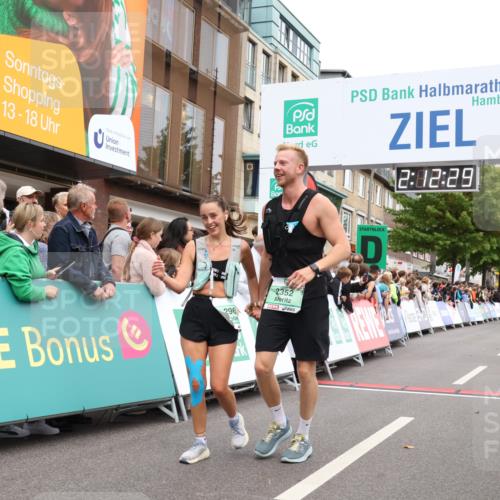 21.09.2025 - PSD Bank Halbmarathon Strokosch-Dieckow http://msf.ph/oto/8930037 21.09.2025 12:11:53 Ziel 1173, 1198, 1759, 2352, 2962 meine-sportfotos.de