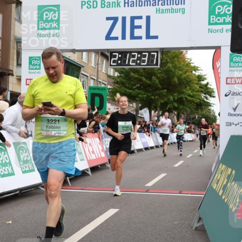 21.09.2025 - PSD Bank Halbmarathon Strokosch-Dieckow http://msf.ph/oto/8930062 21.09.2025 12:12:00 Ziel 2820, 2953, 3221, 3399, 3411 meine-sportfotos.de
