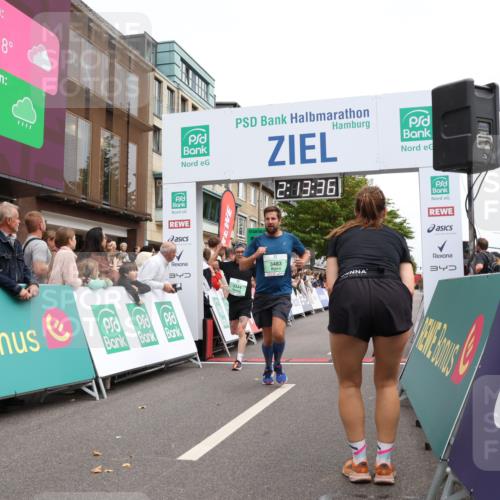 21.09.2025 - PSD Bank Halbmarathon Strokosch-Dieckow http://msf.ph/oto/8930457 21.09.2025 12:12:59 Ziel 1215, 2663, 2996, 3344, 3354, 3483 meine-sportfotos.de
