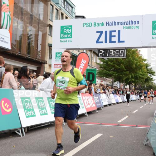 21.09.2025 - PSD Bank Halbmarathon Strokosch-Dieckow http://msf.ph/oto/8930639 21.09.2025 12:13:22 Ziel 1553, 2198, 3534, 3982 meine-sportfotos.de