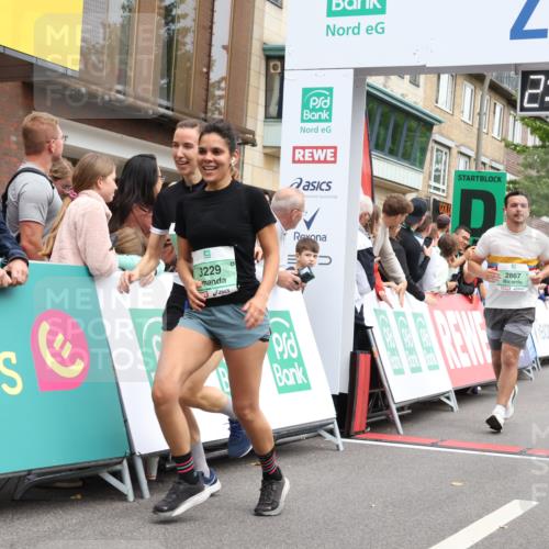 21.09.2025 - PSD Bank Halbmarathon Strokosch-Dieckow http://msf.ph/oto/8930851 21.09.2025 12:13:47 Ziel 2410, 2867, 3229, 3360, 3698, 3987 meine-sportfotos.de