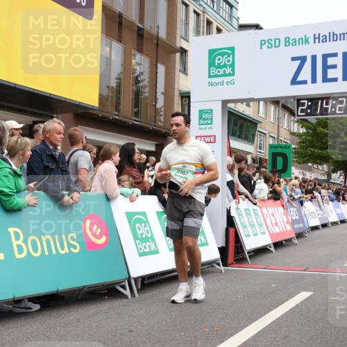 21.09.2025 - PSD Bank Halbmarathon Strokosch-Dieckow http://msf.ph/oto/8930870 21.09.2025 12:13:49 Ziel 2410, 2867, 3229, 3360, 3698, 3987 meine-sportfotos.de