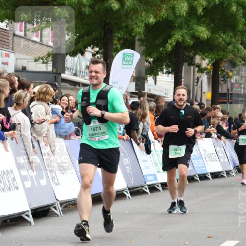 21.09.2025 - PSD Bank Halbmarathon Strokosch-Dieckow http://msf.ph/oto/8930884 21.09.2025 12:13:51 Ziel 1674, 2410, 2867, 3229, 3360, 3698, 3987 meine-sportfotos.de