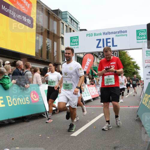 21.09.2025 - PSD Bank Halbmarathon Strokosch-Dieckow http://msf.ph/oto/8931355 21.09.2025 12:15:13 Ziel 1071, 1072, 1384, 1587, 1588, 1589, 1641, 3140, 3191, 3517, 3902 meine-sportfotos.de