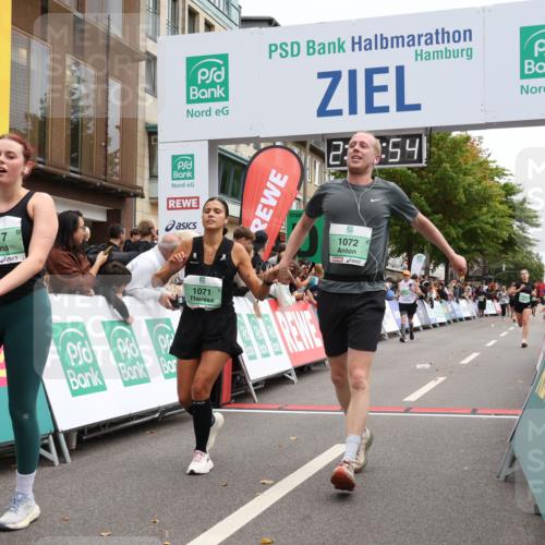 21.09.2025 - PSD Bank Halbmarathon Strokosch-Dieckow http://msf.ph/oto/8931380 21.09.2025 12:15:17 Ziel 1071, 1072, 1384, 1587, 1588, 1589, 1641, 3140, 3191, 3433, 3517, 3902 meine-sportfotos.de
