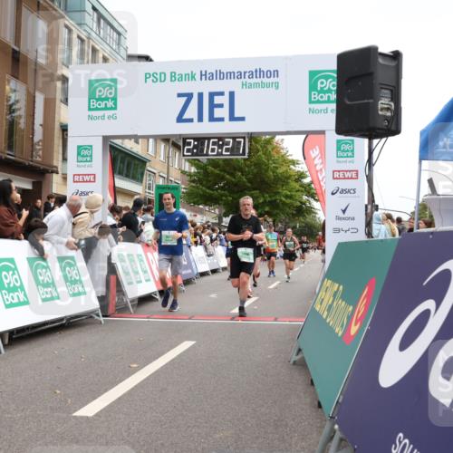 21.09.2025 - PSD Bank Halbmarathon Strokosch-Dieckow http://msf.ph/oto/8931458 21.09.2025 12:15:51 Ziel 1017, 1096, 1369, 1734, 2674, 3185, 3345, 3473, 3516, 3573, 3617, 4051 meine-sportfotos.de