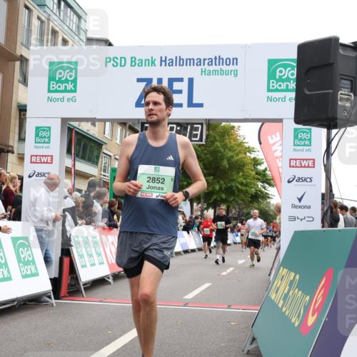 21.09.2025 - PSD Bank Halbmarathon Strokosch-Dieckow http://msf.ph/oto/8932191 21.09.2025 12:17:36 Ziel 1143, 1144, 1145, 1590, 2852, 3308, 3781 meine-sportfotos.de