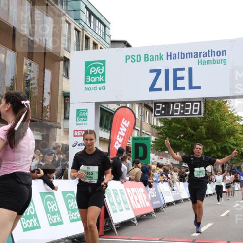 21.09.2025 - PSD Bank Halbmarathon Strokosch-Dieckow http://msf.ph/oto/8932503 21.09.2025 12:19:02 Ziel 1050, 1541, 1637, 1638, 3282, 3437 meine-sportfotos.de