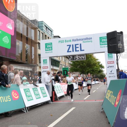 21.09.2025 - PSD Bank Halbmarathon Strokosch-Dieckow http://msf.ph/oto/8932516 21.09.2025 12:19:07 Ziel 1541, 3268, 3282, 3306, 3437, 3900 meine-sportfotos.de