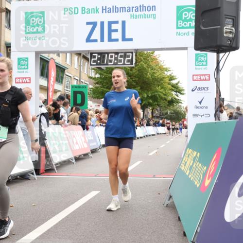 21.09.2025 - PSD Bank Halbmarathon Strokosch-Dieckow http://msf.ph/oto/8932560 21.09.2025 12:19:15 Ziel 1294, 3268, 3306, 3417, 3900 meine-sportfotos.de
