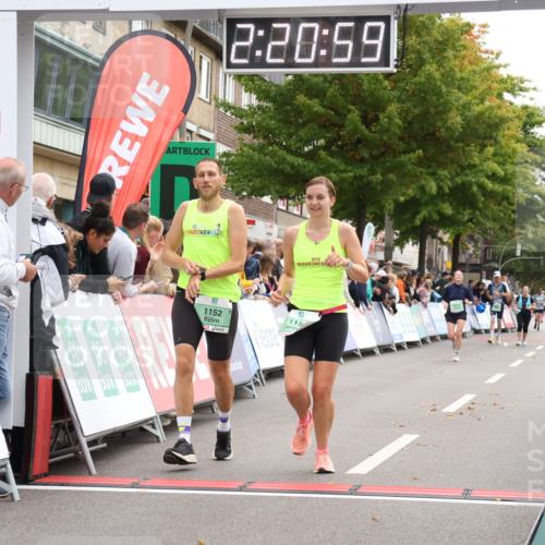 21.09.2025 - PSD Bank Halbmarathon Strokosch-Dieckow http://msf.ph/oto/8932779 21.09.2025 12:20:22 Ziel 1151, 1152, 3385 meine-sportfotos.de