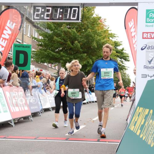 21.09.2025 - PSD Bank Halbmarathon Strokosch-Dieckow http://msf.ph/oto/8932812 21.09.2025 12:20:33 Ziel 1176, 2211, 3051, 3052, 3445 meine-sportfotos.de
