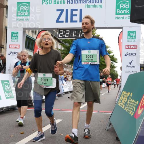 21.09.2025 - PSD Bank Halbmarathon Strokosch-Dieckow http://msf.ph/oto/8932826 21.09.2025 12:20:36 Ziel 1176, 2211, 3051, 3052, 3445, 3493, 3494, 3756 meine-sportfotos.de