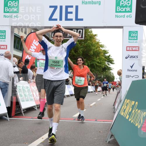 21.09.2025 - PSD Bank Halbmarathon Strokosch-Dieckow http://msf.ph/oto/8932881 21.09.2025 12:20:53 Ziel 1208, 1474, 1552, 3690 meine-sportfotos.de