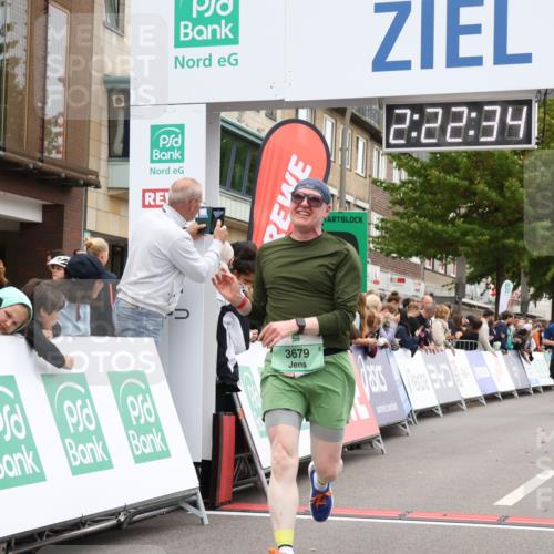 21.09.2025 - PSD Bank Halbmarathon Strokosch-Dieckow http://msf.ph/oto/8933080 21.09.2025 12:21:58 Ziel 3409, 3679, 3694 meine-sportfotos.de