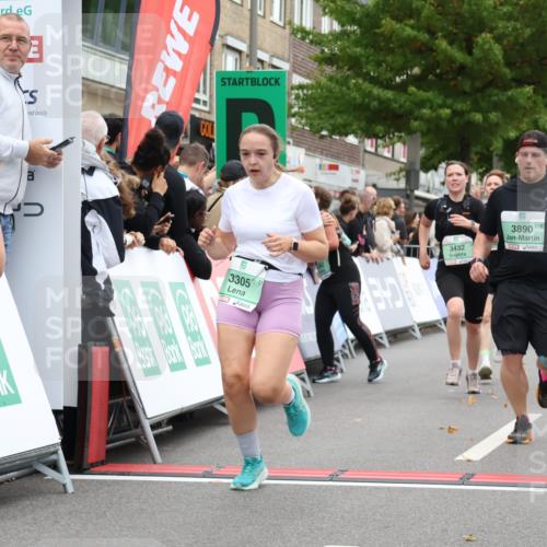 21.09.2025 - PSD Bank Halbmarathon Strokosch-Dieckow http://msf.ph/oto/8933158 21.09.2025 12:22:16 Ziel 2560, 3305, 3327, 3432, 3562, 3890 meine-sportfotos.de