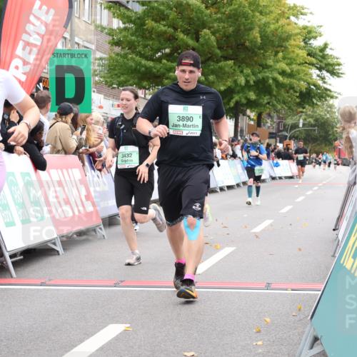 21.09.2025 - PSD Bank Halbmarathon Strokosch-Dieckow http://msf.ph/oto/8933162 21.09.2025 12:22:17 Ziel 2560, 3305, 3327, 3432, 3562, 3636, 3890 meine-sportfotos.de