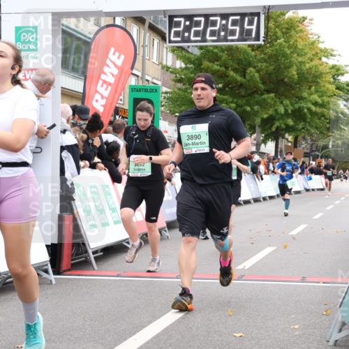 21.09.2025 - PSD Bank Halbmarathon Strokosch-Dieckow http://msf.ph/oto/8933165 21.09.2025 12:22:17 Ziel 2560, 3305, 3327, 3432, 3562, 3636, 3890 meine-sportfotos.de