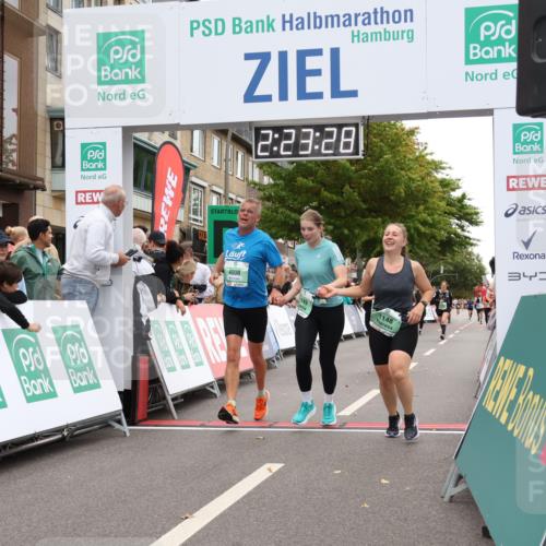 21.09.2025 - PSD Bank Halbmarathon Strokosch-Dieckow http://msf.ph/oto/8933251 21.09.2025 12:22:51 Ziel 1148, 1149, 3430, 3621, 3754, 4008 meine-sportfotos.de