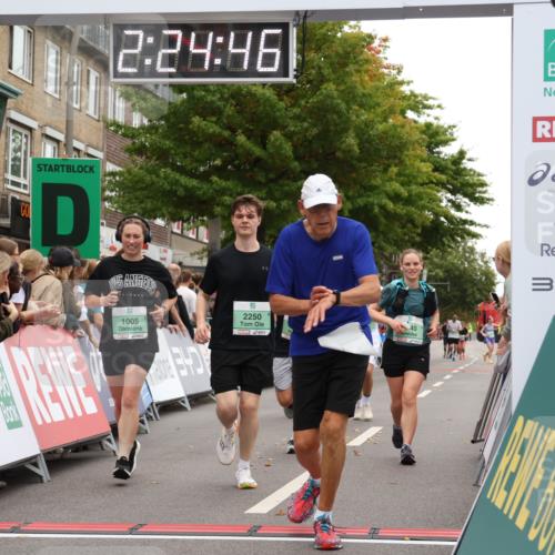 21.09.2025 - PSD Bank Halbmarathon Strokosch-Dieckow http://msf.ph/oto/8933520 21.09.2025 12:24:09 Ziel 1005, 1163, 1575, 1576, 2250, 2810, 3138, 3240, 3616 meine-sportfotos.de