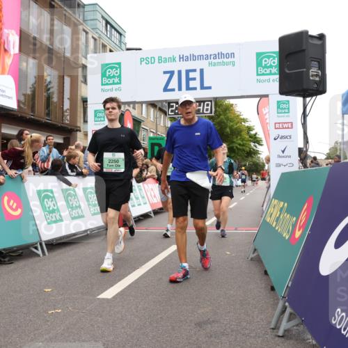 21.09.2025 - PSD Bank Halbmarathon Strokosch-Dieckow http://msf.ph/oto/8933529 21.09.2025 12:24:11 Ziel 1005, 1163, 1575, 1576, 2250, 3138, 3240, 3616 meine-sportfotos.de