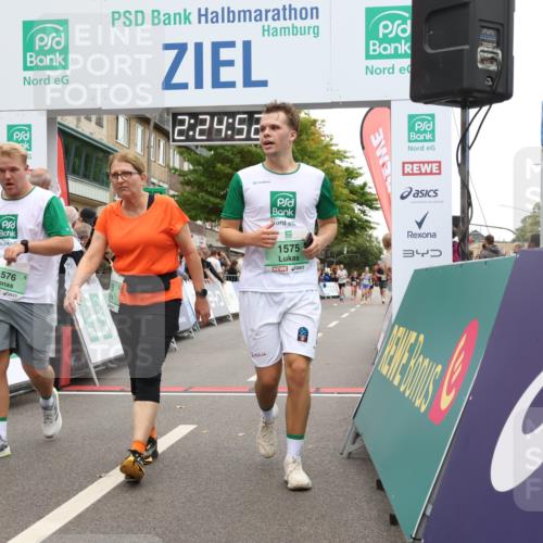 21.09.2025 - PSD Bank Halbmarathon Strokosch-Dieckow http://msf.ph/oto/8933547 21.09.2025 12:24:15 Ziel 1005, 1163, 1575, 1576, 2250, 3138, 3240, 3616 meine-sportfotos.de