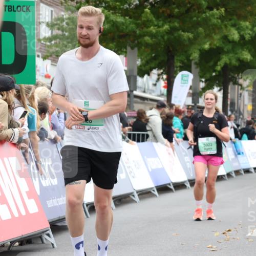 21.09.2025 - PSD Bank Halbmarathon Strokosch-Dieckow http://msf.ph/oto/8933589 21.09.2025 12:24:29 Ziel 1498, 1499, 3022, 3602 meine-sportfotos.de