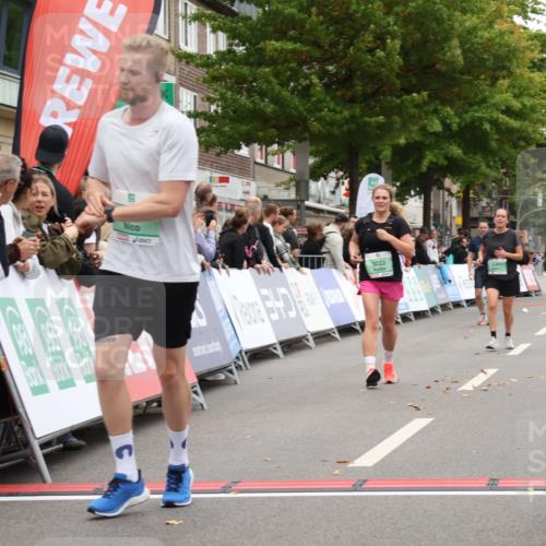 21.09.2025 - PSD Bank Halbmarathon Strokosch-Dieckow http://msf.ph/oto/8933592 21.09.2025 12:24:30 Ziel 1498, 1499, 3022, 3602 meine-sportfotos.de