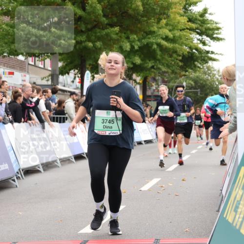 21.09.2025 - PSD Bank Halbmarathon Strokosch-Dieckow http://msf.ph/oto/8933680 21.09.2025 12:25:08 Ziel 1654, 1655, 1808, 3745, 3762, 4014 meine-sportfotos.de