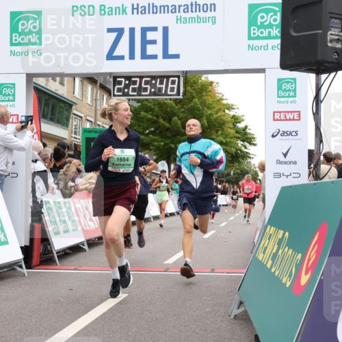 21.09.2025 - PSD Bank Halbmarathon Strokosch-Dieckow http://msf.ph/oto/8933694 21.09.2025 12:25:11 Ziel 1361, 1654, 1655, 1808, 3317, 3745, 3820, 4014 meine-sportfotos.de