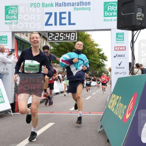 21.09.2025 - PSD Bank Halbmarathon Strokosch-Dieckow http://msf.ph/oto/8933696 21.09.2025 12:25:11 Ziel 1361, 1654, 1655, 1808, 3317, 3745, 3820, 4014 meine-sportfotos.de