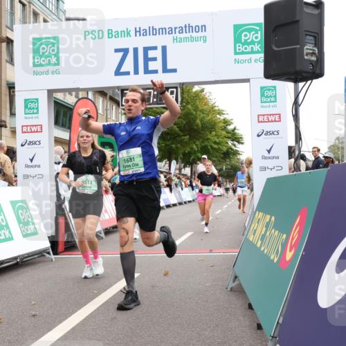 21.09.2025 - PSD Bank Halbmarathon Strokosch-Dieckow http://msf.ph/oto/8933955 21.09.2025 12:26:42 Ziel 1681, 2900, 2903, 2950, 3276, 3514, 3686, 3813 meine-sportfotos.de