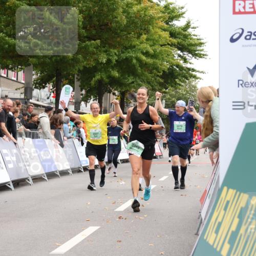 21.09.2025 - PSD Bank Halbmarathon Strokosch-Dieckow http://msf.ph/oto/8934027 21.09.2025 12:27:08 Ziel 3278, 3279, 3353, 3357 meine-sportfotos.de