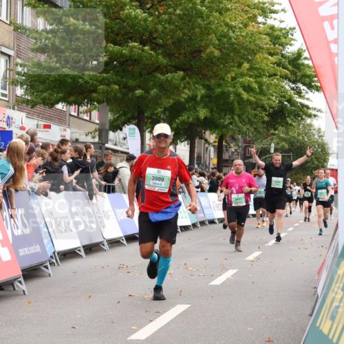 21.09.2025 - PSD Bank Halbmarathon Strokosch-Dieckow http://msf.ph/oto/8934085 21.09.2025 12:27:27 Ziel 3882, 3989 meine-sportfotos.de