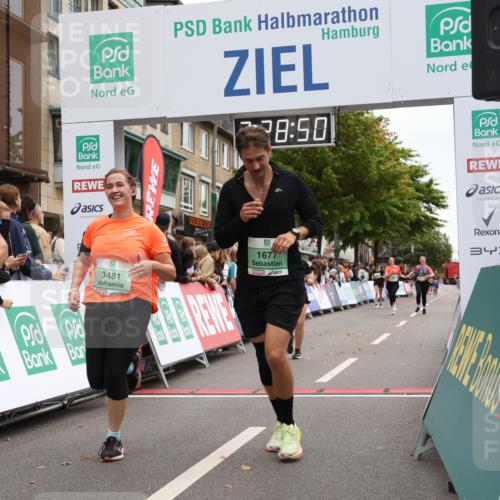 21.09.2025 - PSD Bank Halbmarathon Strokosch-Dieckow http://msf.ph/oto/8934256 21.09.2025 12:28:13 Ziel 1677, 3481, 3507, 3594, 3615 meine-sportfotos.de