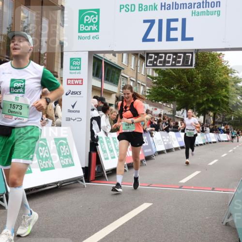21.09.2025 - PSD Bank Halbmarathon Strokosch-Dieckow http://msf.ph/oto/8934416 21.09.2025 12:29:01 Ziel 1065, 1573, 3239, 3684, 3685 meine-sportfotos.de