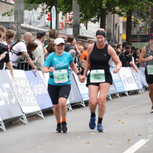 21.09.2025 - PSD Bank Halbmarathon Strokosch-Dieckow http://msf.ph/oto/8934455 21.09.2025 12:29:14 Ziel 1652, 3527, 3633 meine-sportfotos.de
