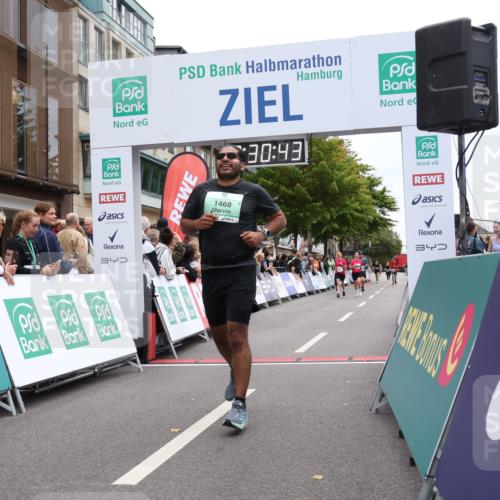21.09.2025 - PSD Bank Halbmarathon Strokosch-Dieckow http://msf.ph/oto/8934550 21.09.2025 12:30:06 Ziel 1467, 1468 meine-sportfotos.de