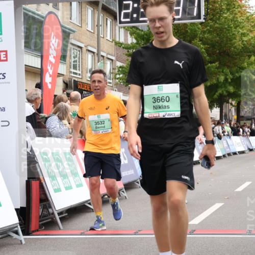 21.09.2025 - PSD Bank Halbmarathon Strokosch-Dieckow http://msf.ph/oto/8934984 21.09.2025 12:32:55 Ziel 3379, 3532, 3660 meine-sportfotos.de