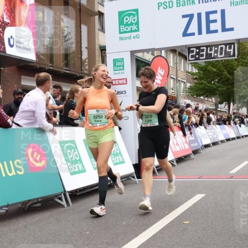 21.09.2025 - PSD Bank Halbmarathon Strokosch-Dieckow http://msf.ph/oto/8935064 21.09.2025 12:33:28 Ziel 1301, 1302, 3250, 3370, 3400 meine-sportfotos.de