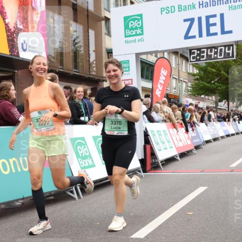 21.09.2025 - PSD Bank Halbmarathon Strokosch-Dieckow http://msf.ph/oto/8935067 21.09.2025 12:33:28 Ziel 1301, 1302, 3250, 3370, 3400 meine-sportfotos.de